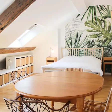 Bright Just Steps From The Marais * Parigi