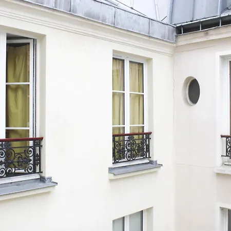 Beautiful Bright Near The Marais