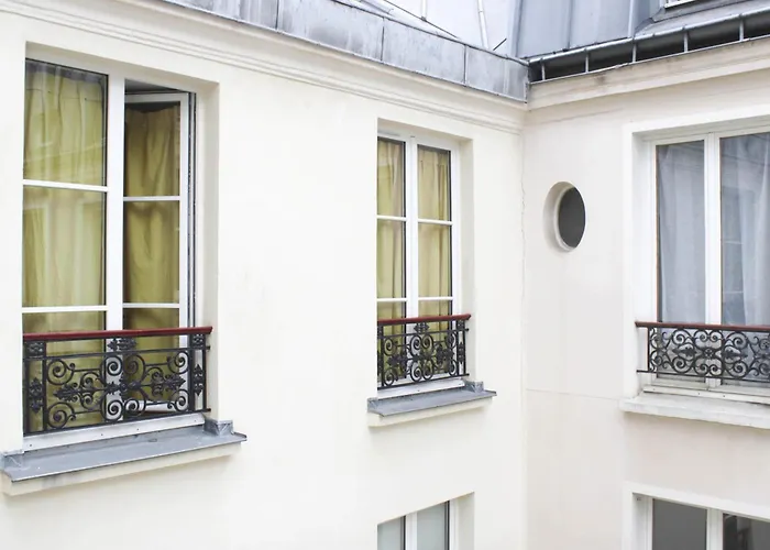 Bright Just Steps From The Marais