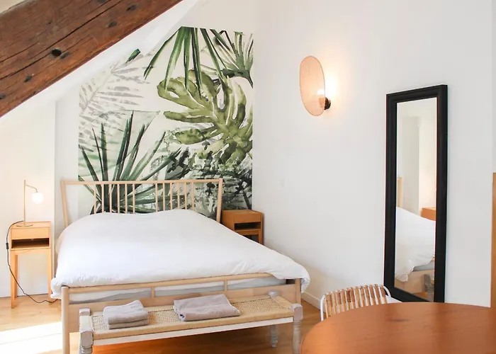 Apartment Bright Just Steps From The Marais *